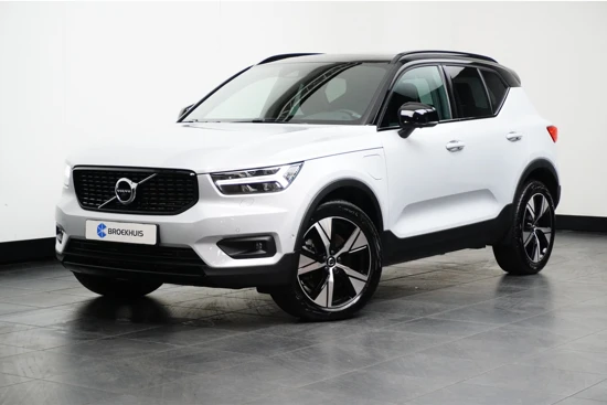 Volvo XC40 T4 R-design | Park Assist Pack | Alcantara | Getint glas | Verwarmbare voorruit | Draadloos laden |