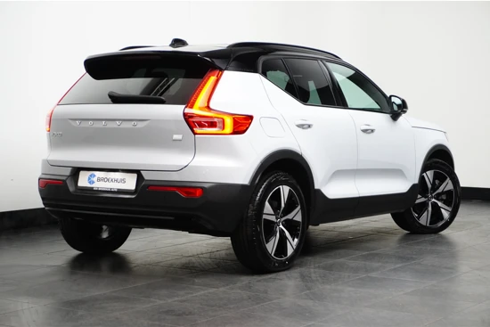 Volvo XC40 T4 R-design | Park Assist Pack | Alcantara | Getint glas | Verwarmbare voorruit | Draadloos laden |