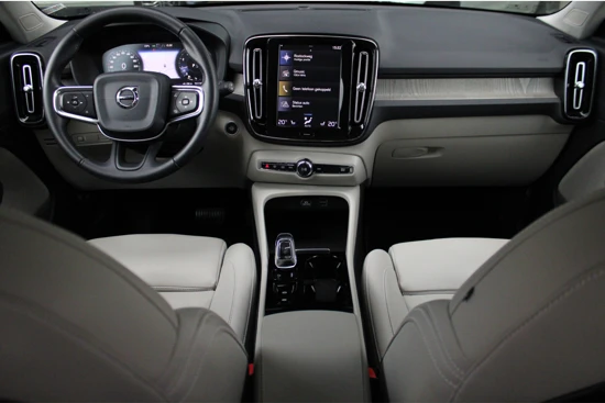 Volvo XC40 T4 Inscription | Panoramadak | Camera | Cruise Control | 18 Inch | BLIS | Trekhaak