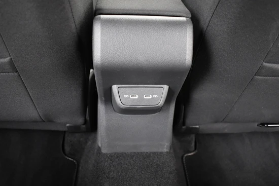 Volkswagen Taigo 1.0 TSI 111pk R-Line | Automaat | 100% Dealeronderhouden | Fabrieksgarantie tot juli 2026 | Achteruitrijcamera | Navigatie | Par