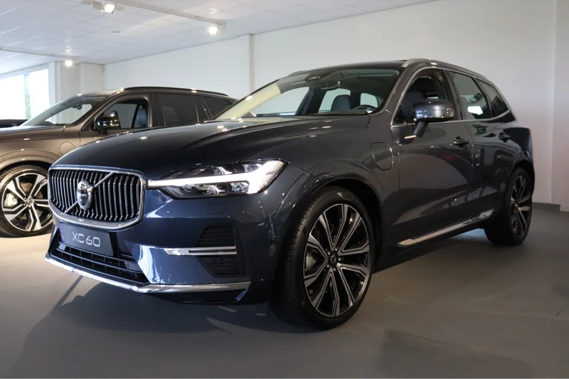 Volvo XC60 T6 AWD Recharge Ultimate Bright | Luchtvering | 360° Camera | Head-Up Display | Harman Kardon | 21 Inch | Stoelmassage | Stoelve