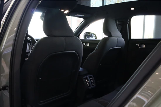 Volvo C40 Single Motor Extended Range Plus | Camera | Keyless Drive | Stoel en Stuurwielverwarming | Warmtepomp | 20 Inch | Adaptieve Crui