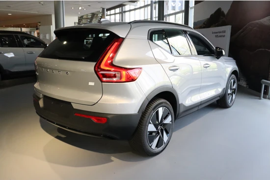 Volvo XC40 Single Motor Extended Range Plus | Camera | Keyless Drive | Stoel en Stuurwielverwarming | Warmtepomp | 19 Inch | All Season Ban