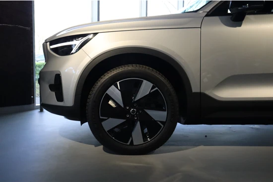 Volvo XC40 Single Motor Extended Range Plus | Camera | Keyless Drive | Stoel en Stuurwielverwarming | Warmtepomp | 19 Inch | All Season Ban