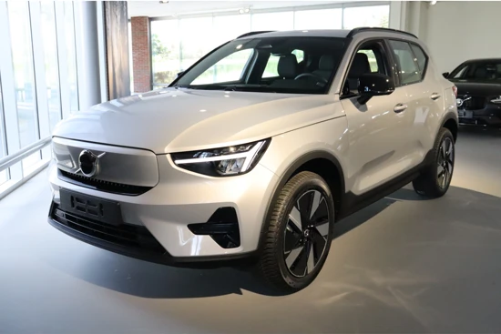 Volvo XC40 Single Motor Extended Range Plus | Camera | Keyless Drive | Stoel en Stuurwielverwarming | Warmtepomp | 19 Inch | All Season Ban