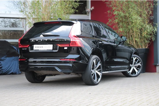 Volvo XC60 2.0 Recharge T6 AWD Plus Dark | Trekhaak | Schuifdak | Adaptieve Cruise met Stuurhulp | Stuur- en stoelverwarming | Running Boar