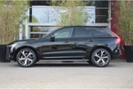 Volvo XC60 2.0 Recharge T6 AWD Plus Dark | Trekhaak | Schuifdak | Adaptieve Cruise met Stuurhulp | Stuur- en stoelverwarming | Running Boar