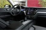 Volvo XC60 2.0 Recharge T6 AWD Plus Dark | Trekhaak | Schuifdak | Adaptieve Cruise met Stuurhulp | Stuur- en stoelverwarming | Running Boar