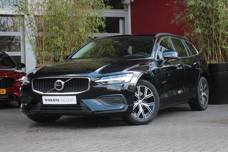 Volvo V60 2.0 B4 Core| Adaptive Cruise| Dodehoek sensoren| Camera achter| Stuur-stoel verwarming