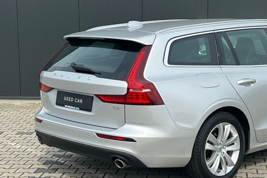 Volvo V60 2.0 T4 Pro | Leder | DAB | Camera | Trekhaak | Adaptive Cruise | BLIS | Stoelverwarming | Verwarmde Voorruit