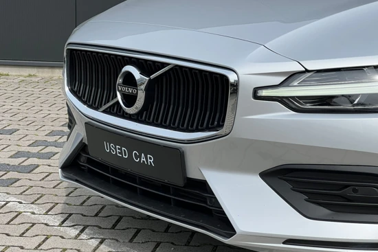 Volvo V60 2.0 T4 Pro | Leder | DAB | Camera | Trekhaak | Adaptive Cruise | BLIS | Stoelverwarming | Verwarmde Voorruit