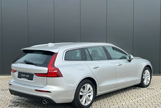 Volvo V60 2.0 T4 Pro | Leder | DAB | Camera | Trekhaak | Adaptive Cruise | BLIS | Stoelverwarming | Verwarmde Voorruit