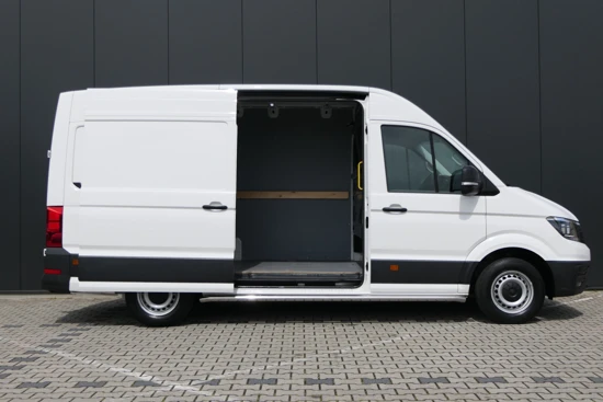 Volkswagen Crafter 30 2.0 TDI 140pk L3H2 Comfortline | Betimmering | Trekhaak | Parkeersensoren | Compleet