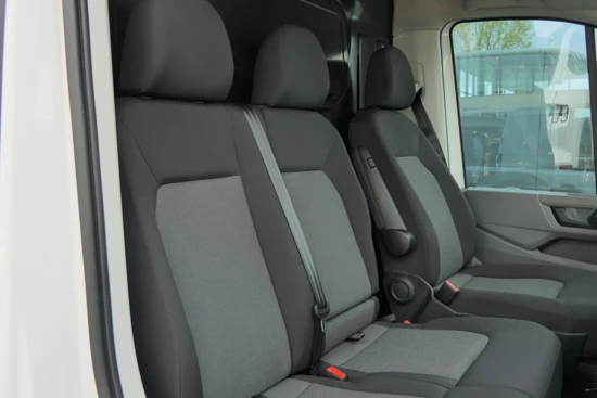 Volkswagen Crafter 30 2.0 TDI 140pk L3H2 Comfortline | Betimmering | Trekhaak | Parkeersensoren | Compleet