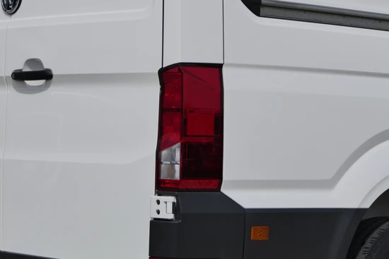 Volkswagen Crafter 30 2.0 TDI 140pk L3H2 Comfortline | Betimmering | Trekhaak | Parkeersensoren | Compleet