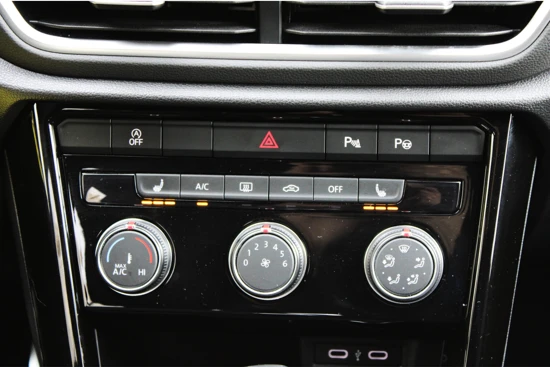 Volkswagen T-Roc 1.5 TSI 150PK DSG Aut. R-Line Business | Trekhaak | Navigatie | 17'' LMV | ACC | App-Connect | Camera
