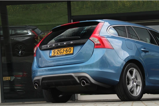 Volvo V60 T4 R-Design | Navigatie | Leder-Alcantara | Cruise Control | Climate Control | 18 Inch