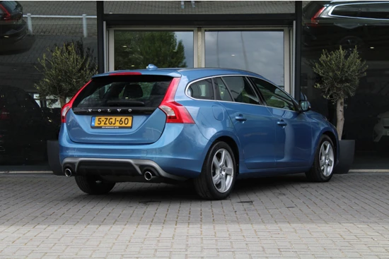 Volvo V60 T4 R-Design | Navigatie | Leder-Alcantara | Cruise Control | Climate Control | 18 Inch