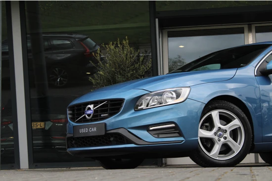 Volvo V60 T4 R-Design | Navigatie | Leder-Alcantara | Cruise Control | Climate Control | 18 Inch