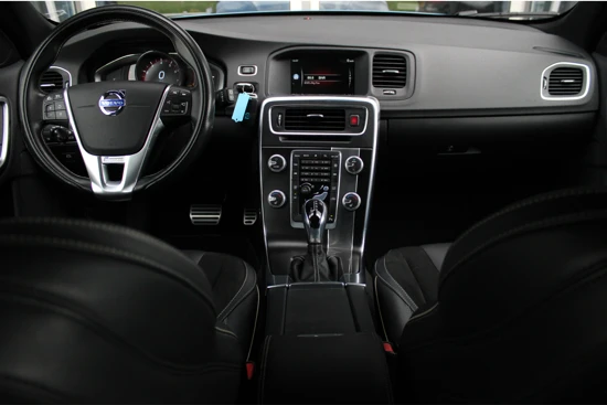 Volvo V60 T4 R-Design | Navigatie | Leder-Alcantara | Cruise Control | Climate Control | 18 Inch