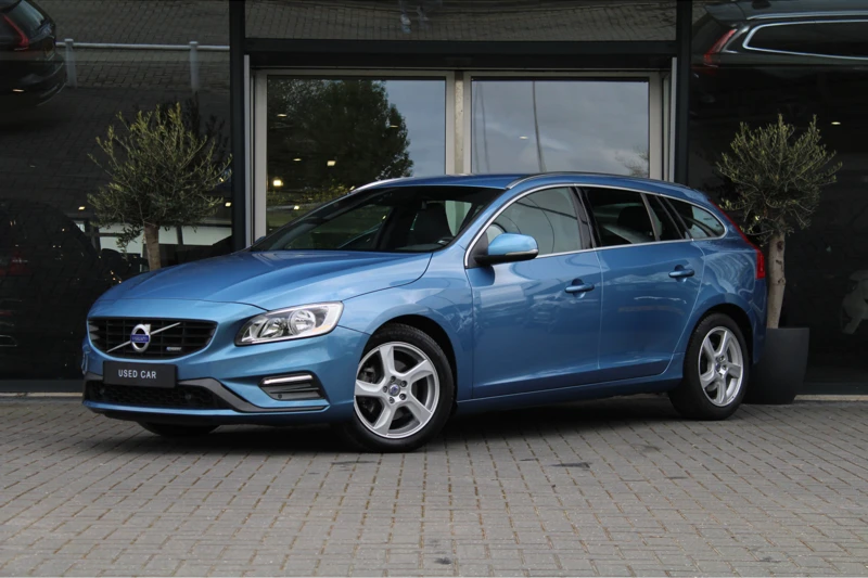 Volvo V60 T4 R-Design | Navigatie | Leder-Alcantara | Cruise Control | Climate Control | 18 Inch