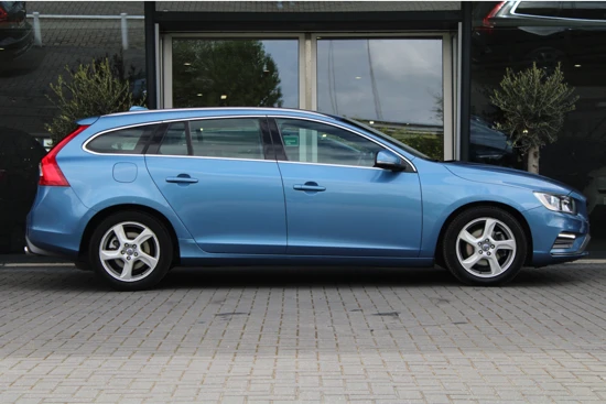 Volvo V60 T4 R-Design | Navigatie | Leder-Alcantara | Cruise Control | Climate Control | 18 Inch