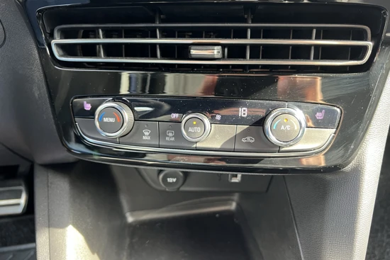 Opel Mokka Electric Ultimate | Cruise control adaptief | Parkeercamera | Apple Carplay/Android Auto | Stoel en stuur verwarming | Navigatie |