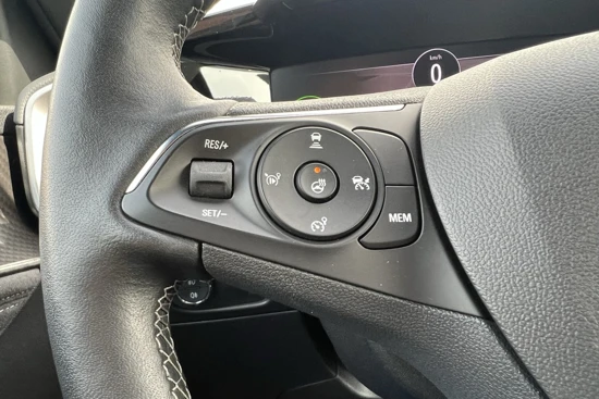 Opel Mokka Electric Ultimate | Cruise control adaptief | Parkeercamera | Apple Carplay/Android Auto | Stoel en stuur verwarming | Navigatie |