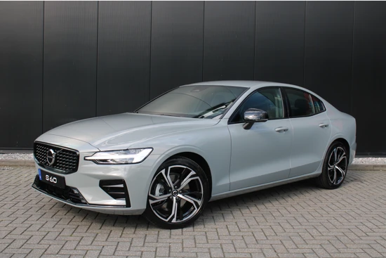 Volvo S60 B4 Plus Dark | inclusief 3 jaar gratis onderhoud en twee jaar garantie | 19" | Sportstoelen | Harman Kardon | Pilot Assist