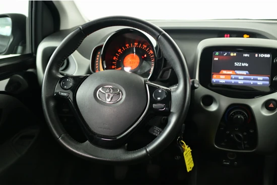 Toyota Aygo 1.0 VVT-i x-play | Dealer Onderhouden! | Camera | Airco | Elektrische Ramen | Bluetooth | Mistlampen