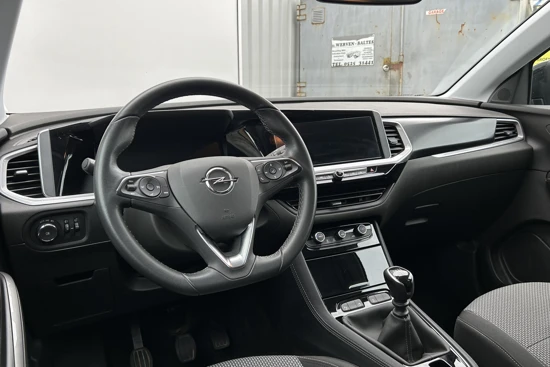 Opel Grandland 1.2 Turbo 130PK GS Line handgeschakeld | Navigatie | Parkeercamera | Parkeersensoren voor + achter |