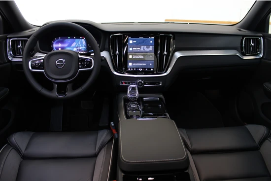 Volvo V60 T6 350PK Recharge AWD Ultimate Dark | Black Pack | 19'' | HUD | Panoramadak | Getint Glas