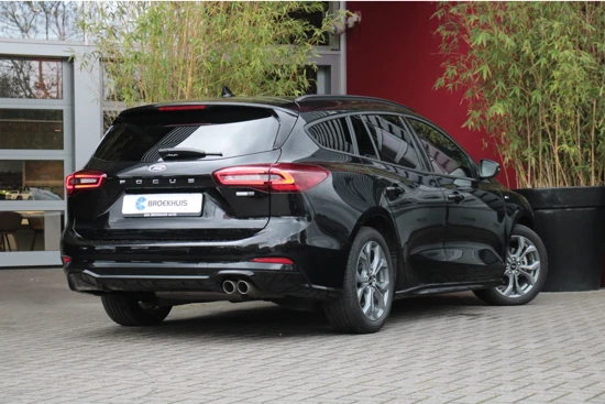 Ford Focus Wagon 1.0 EcoBoost Hybrid ST Line | Parkeersensoren V+A | Stuur- en stoelverwarming | Apple Carplay/Android Auto | Cruise Contro