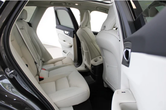 Volvo XC60 T6 350PK AWD Plus Bright | Trekhaak | Blis | Achterb Verw | Power Seats | Panoramadak