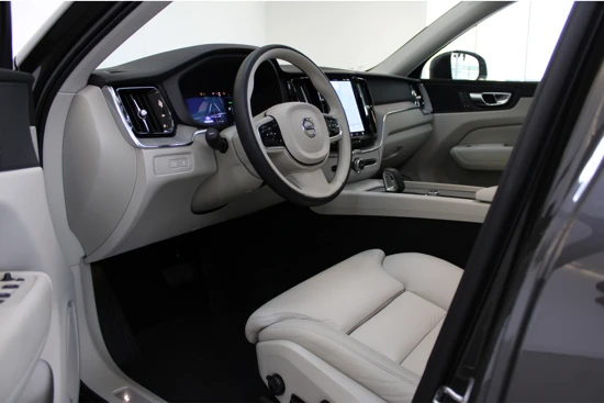 Volvo XC60 T6 350PK AWD Plus Bright | Trekhaak | Blis | Achterb Verw | Power Seats | Panoramadak