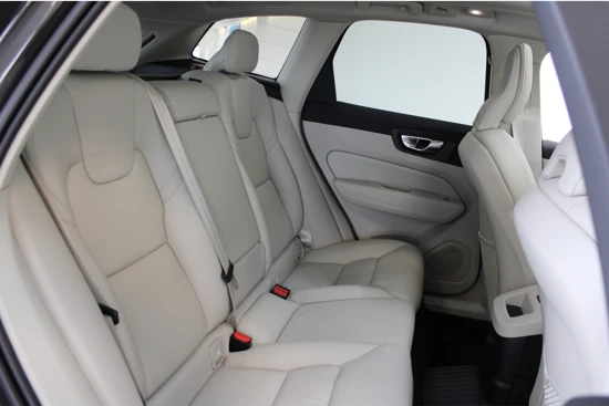 Volvo XC60 T6 350PK AWD Plus Bright | Trekhaak | Blis | Achterb Verw | Power Seats | Panoramadak