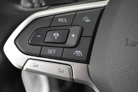 Volkswagen Golf 1.4 eHybrid Style 204pk | Adaptief cruise control | Navigatie | App connect | Led koplampen | Parkeersensoren v+a | Elektrische