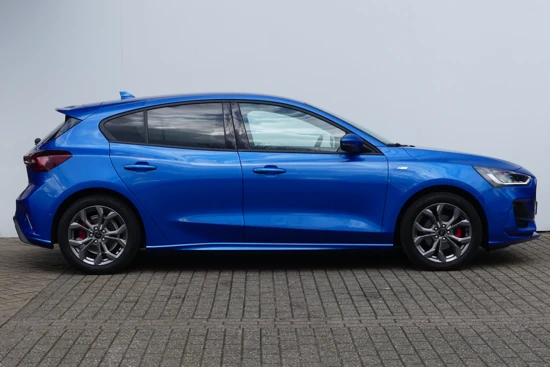 Ford Focus 1.0 EcoBoost Hybrid 125PK ST-Line | CAMERA | STOEL+STUUR+VOORRUITVERWARMING | PARKEERSENSOREN V+A |