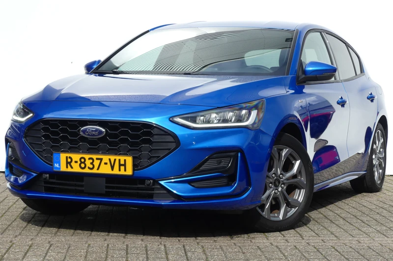 Ford Focus 1.0 EcoBoost Hybrid 125PK ST-Line | CAMERA | STOEL+STUUR+VOORRUITVERWARMING | PARKEERSENSOREN V+A |