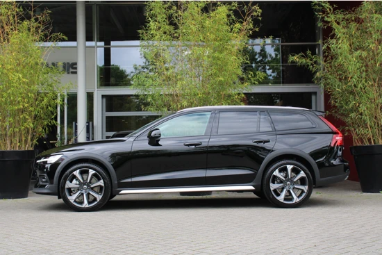 Volvo V60 Cross Country B5 AWD Ultimate | Harman/Kardon | Stoelventilatie en -massage | Schuifdak | Pilot Assist | Keyless | 20" velgen