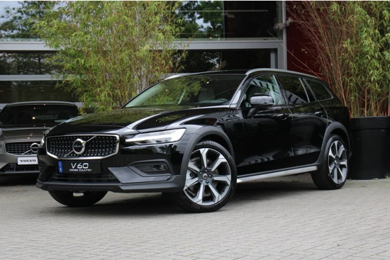 Volvo V60 Cross Country B5 AWD Ultimate | Harman/Kardon | Stoelventilatie en -massage | Schuifdak | Pilot Assist | Keyless | 20" velgen