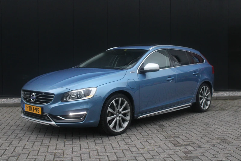 Volvo V60 D6 AWD Plug-In Hybrid Summum