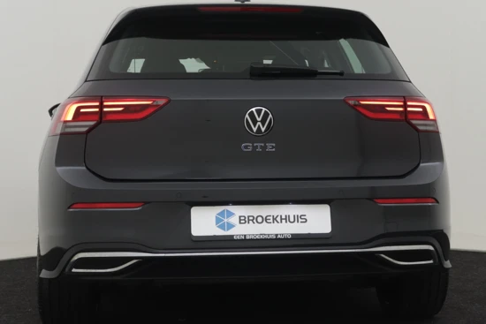Volkswagen Golf 1.4 eHybrid GTE 245pk | Adaptief cruise control | Navigatie | Led koplampen | App connect | Parkeersensoren v+a | Stuur + Stoelv
