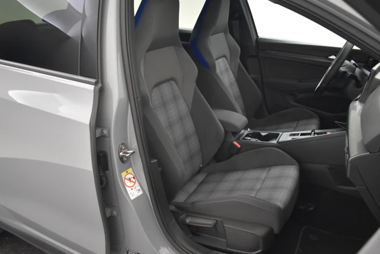 Volkswagen Golf 1.4 eHybrid GTE 245pk Adaptief cruise control | Navigatie | Trekhaak 1500kg Trekgewicht | Dodehoekdetectie | Led koplampen | Par