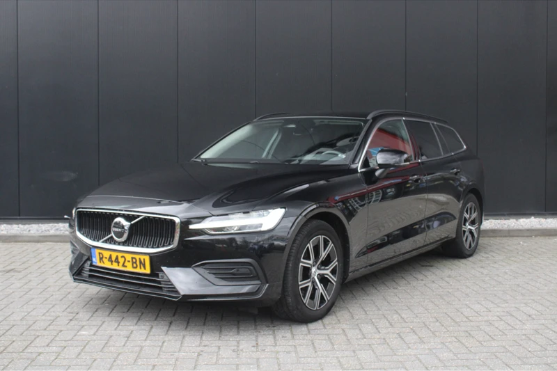 Volvo V60 B4 Core | Leder | Pilot Assist | BLIS | Stoel/Stuur verwarming | Trekhaak | Camera | PDC V+A