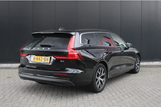 Volvo V60 B4 Core | Leder | Pilot Assist | BLIS | Stoel/Stuur verwarming | Trekhaak | Camera | PDC V+A