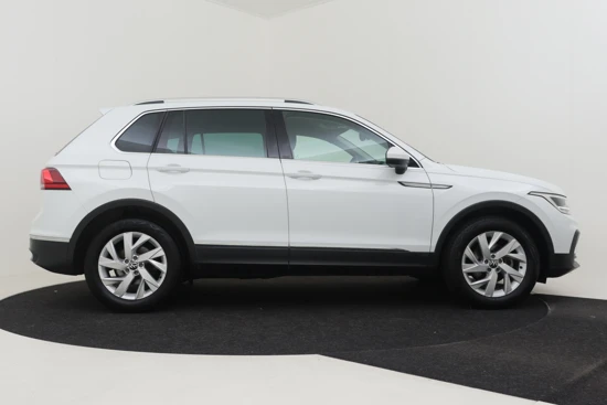 Volkswagen Tiguan 1.5 TSI 150PK Life DSG/AUTOMAAT | Adaptieve Cruise Control | Zwenkbare trekhaak | Achteruitrijcamera | App-Connect | Stoelen+stu