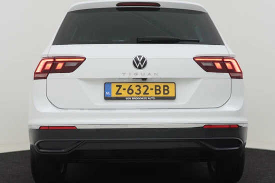 Volkswagen Tiguan 1.5 TSI 150PK Life DSG/AUTOMAAT | Adaptieve Cruise Control | Zwenkbare trekhaak | Achteruitrijcamera | App-Connect | Stoelen+stu