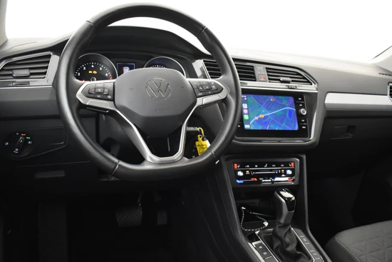 Volkswagen Tiguan 1.5 TSI 150PK Life DSG/AUTOMAAT | Adaptieve Cruise Control | Zwenkbare trekhaak | Achteruitrijcamera | App-Connect | Stoelen+stu