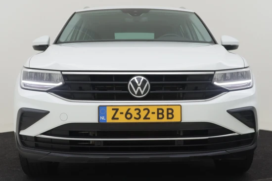 Volkswagen Tiguan 1.5 TSI 150PK Life DSG/AUTOMAAT | Adaptieve Cruise Control | Zwenkbare trekhaak | Achteruitrijcamera | App-Connect | Stoelen+stu